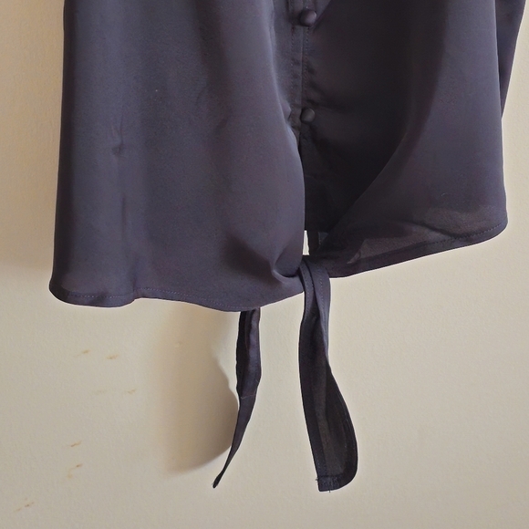 Women's Black V-Neck Cold Shoulder Button Front Spaghetti Strap Blouse Size L - Picture 8 of 13